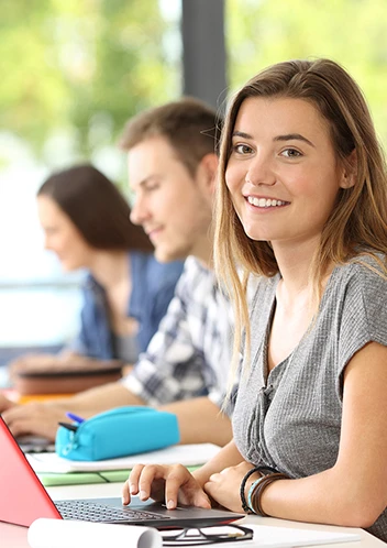 L3_checking-savings_student_banking_section3_iStock-828456866_jpg